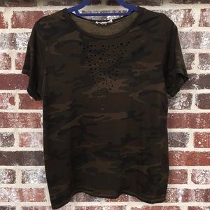 Camo, short sleeve distressed tee